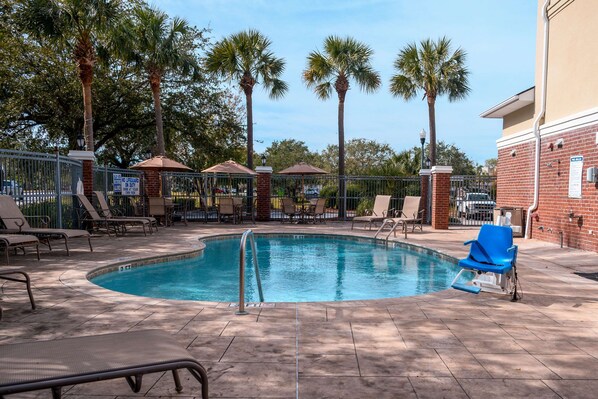 Seasonal outdoor pool, open 10:00 AM to 9:00 PM, pool umbrellas