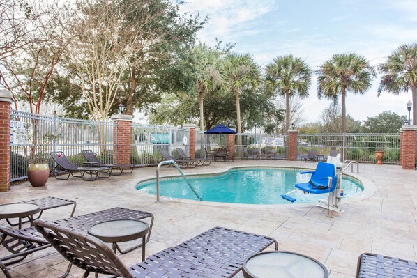 Seasonal outdoor pool, open 10:00 AM to 9:00 PM, pool umbrellas