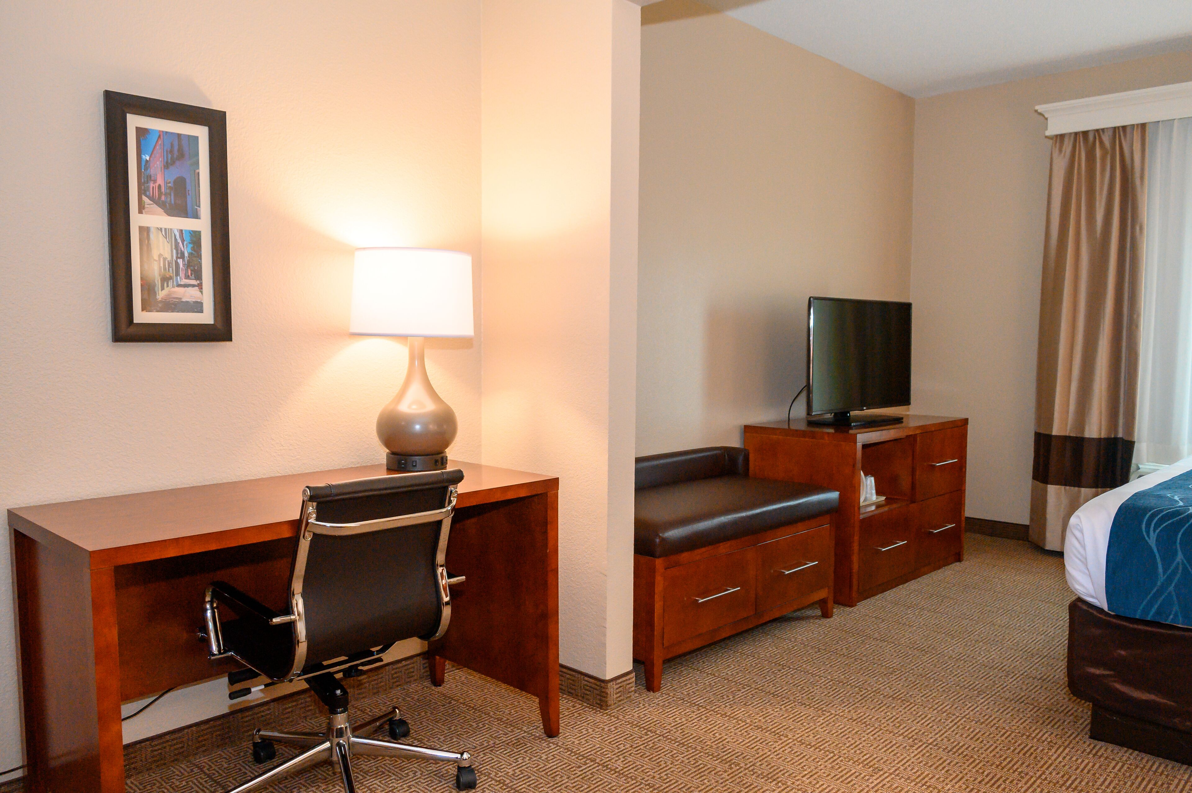 suite, non smoking | premium bedding, memory-foam beds, desk, laptop workspace