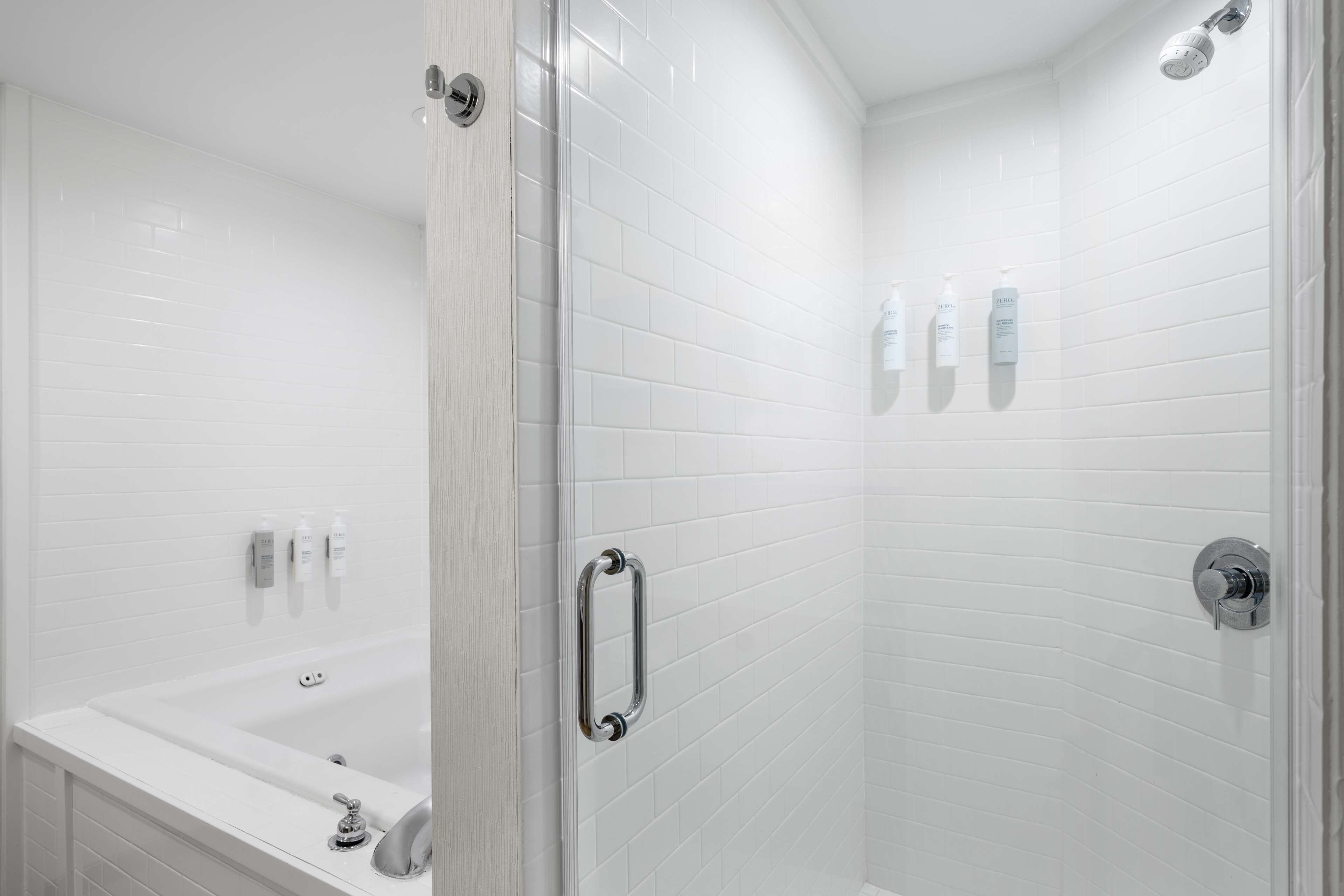 deluxe room, 1 king bed, non smoking, jetted tub | bathroom | free toiletries, hair dryer, towels, soap