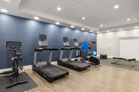 Fitness facility. Hampton Inn Charleston-North