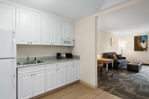 1 Bedroom Suite, King Bed with Sofa Bed, Non Smoking, Kitchen | Living area