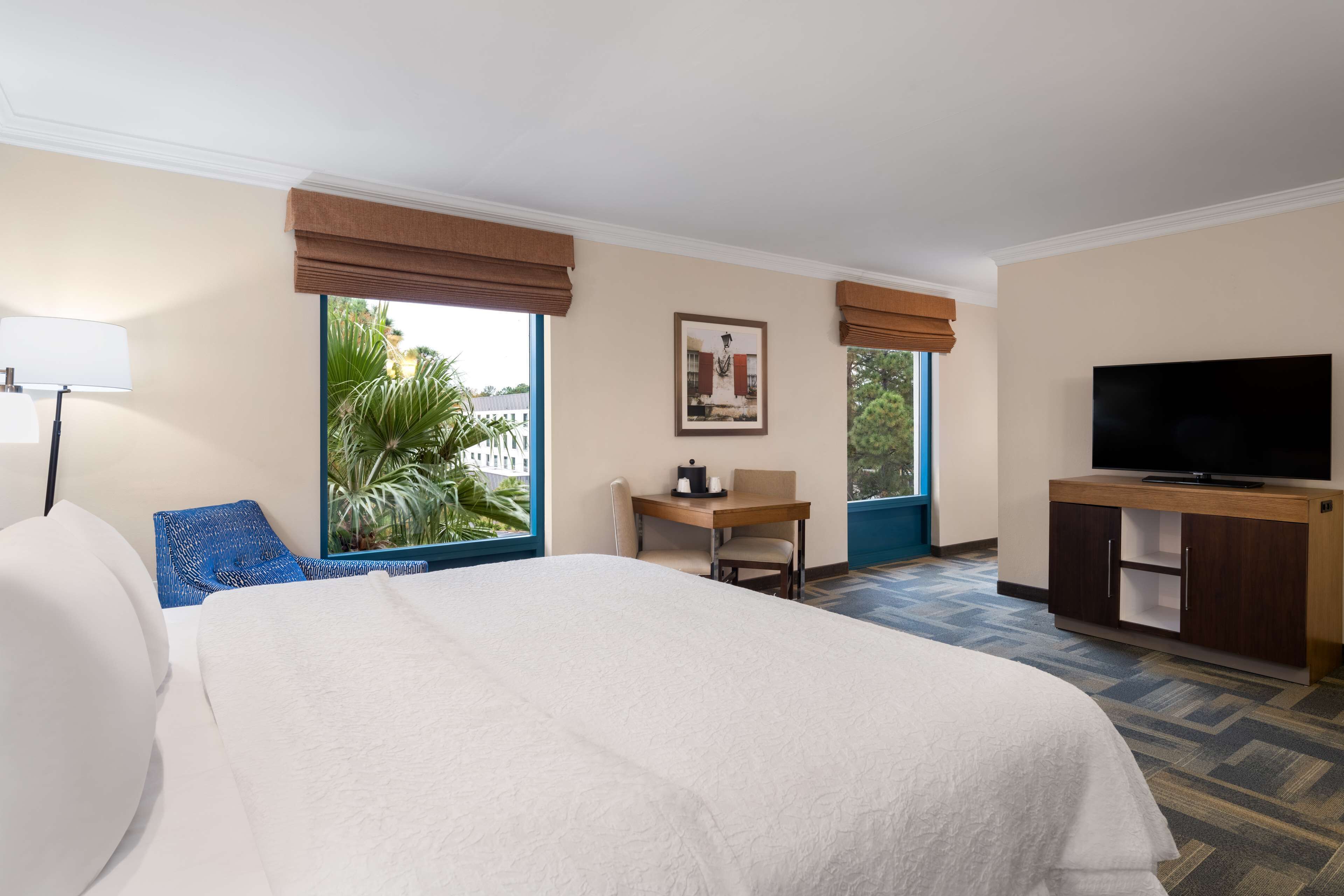 deluxe room, 1 king bed, non smoking, jetted tub | desk, laptop workspace, iron/ironing board, free wifi