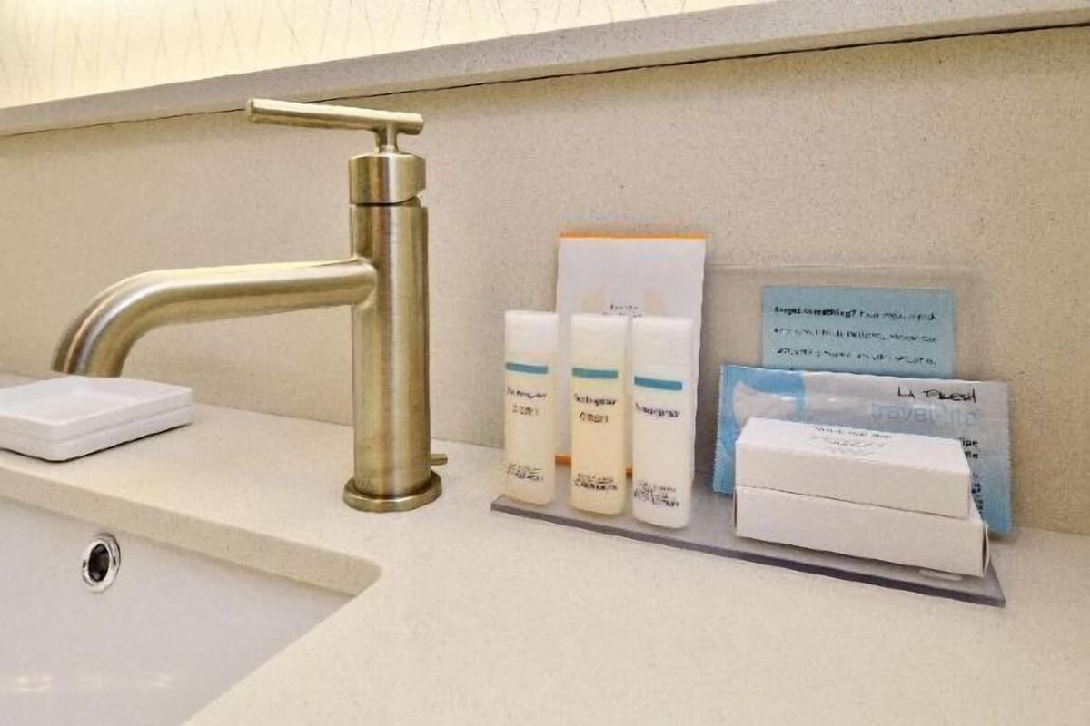 Badrum | Hårtork, badrock och handdukar