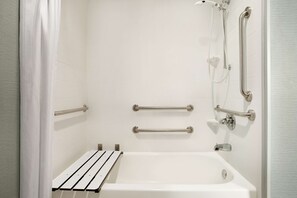 Suite, 1 cama Queen size, con acceso para personas discapacitadas, tina | Baño | Tina con regadera, amenidades de baño gratuitas, secadora de cabello 