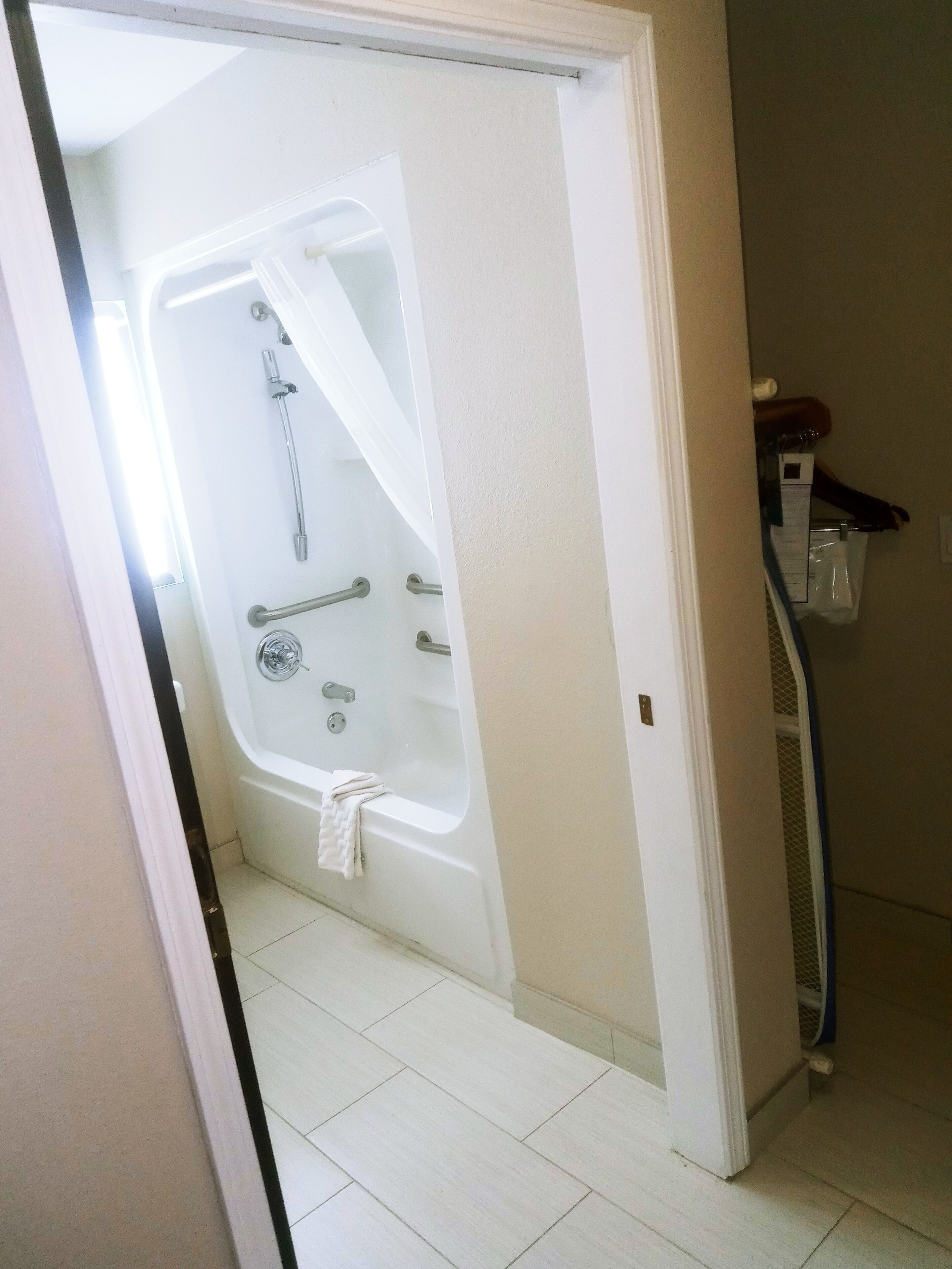 Room, 1 Queen Bed, Accessible, Non Smoking (Mobility) | Desk, iron/ironing board, free cots/infant beds, free WiFi
