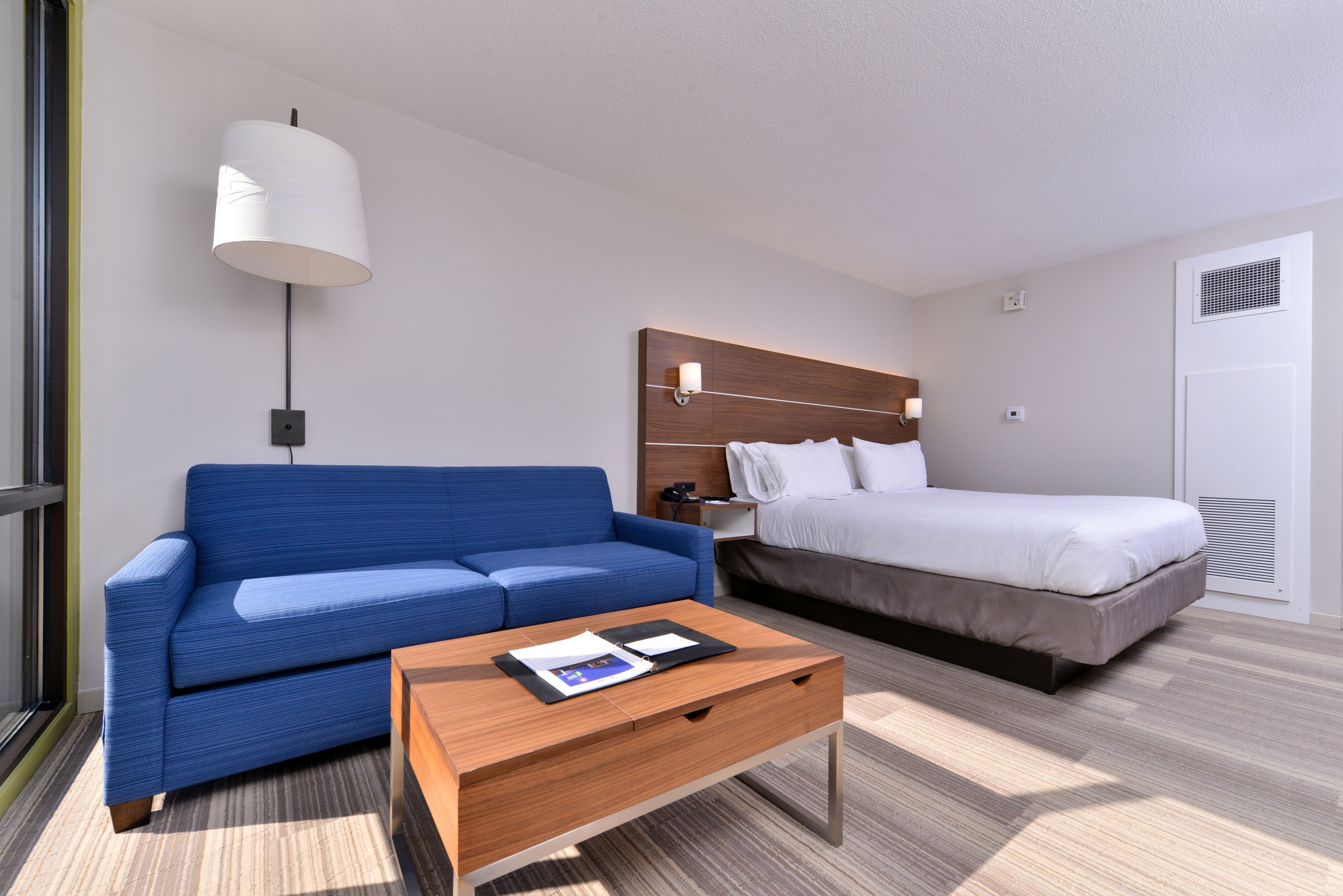 Photo - Holiday Inn Express & Suites Springfield by IHG