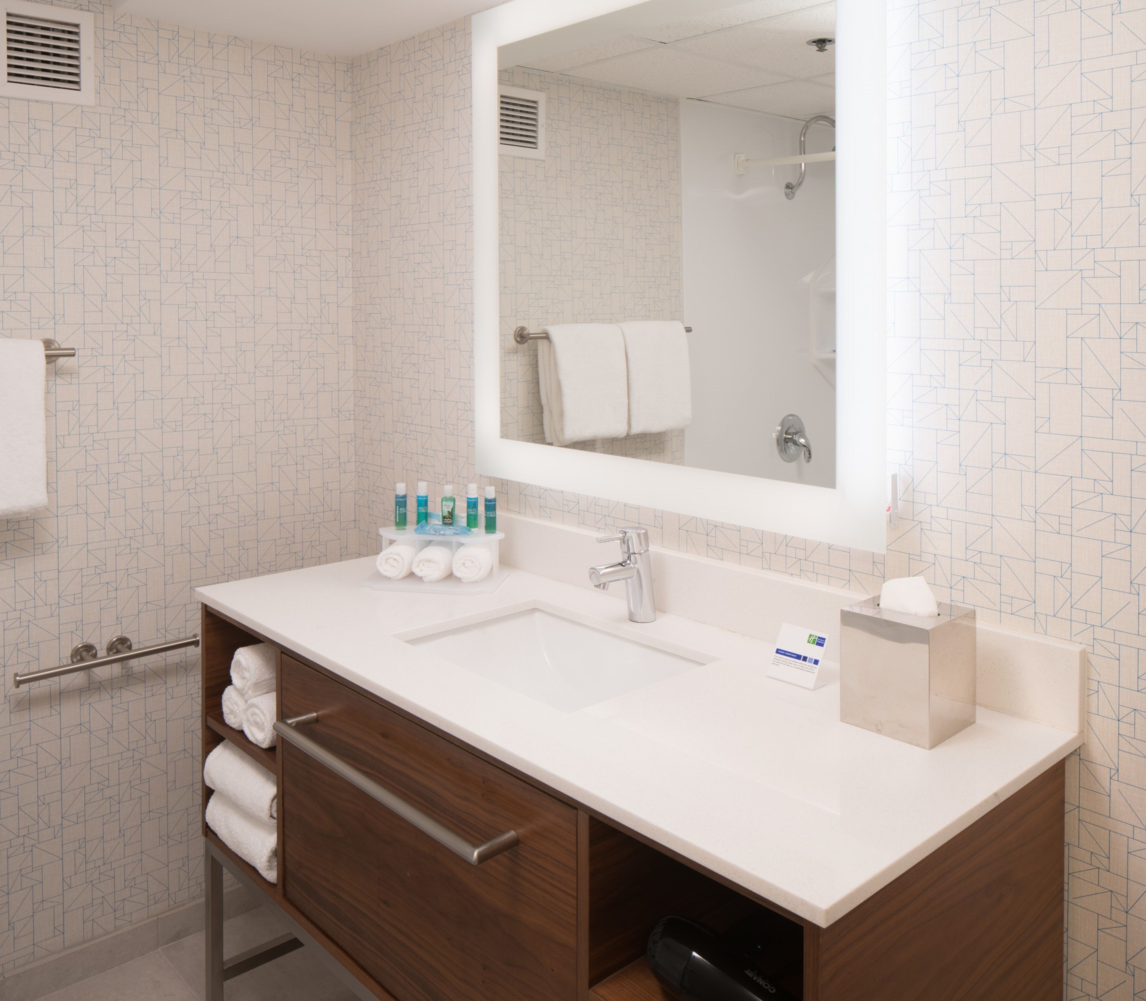 Photo - Holiday Inn Express & Suites Springfield by IHG