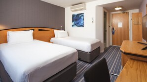 A hotel room with two beds, a desk, and a chair. - Holiday Inn Express Bristol City Centre by IHG (Bristol)