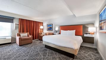Studio Suite, 1 King Bed | Hypo-allergenic bedding, desk, laptop workspace, iron/ironing board