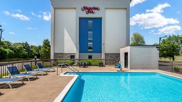 Piscina externa sazonal