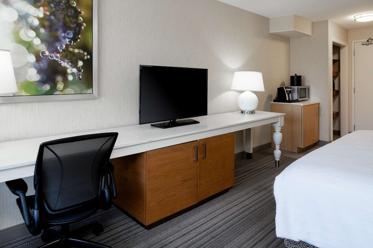 Caja de seguridad en la habitación y escritorio