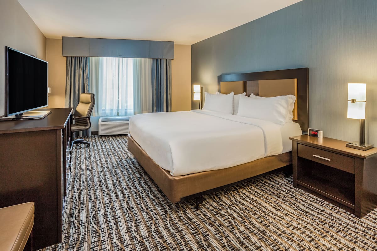 1 quarto, camas com colchões pillow-top, escrivaninha, cortinas blackout