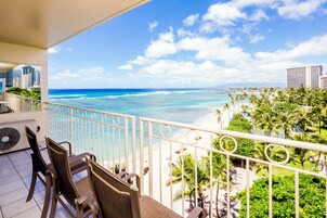 2 Bedroom, 2 Bath Deluxe Ocean View | Verönd/útipallur