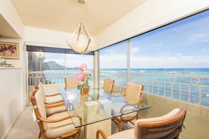 Deluxe Suite, 2 Bedrooms, Beach View | Dining room