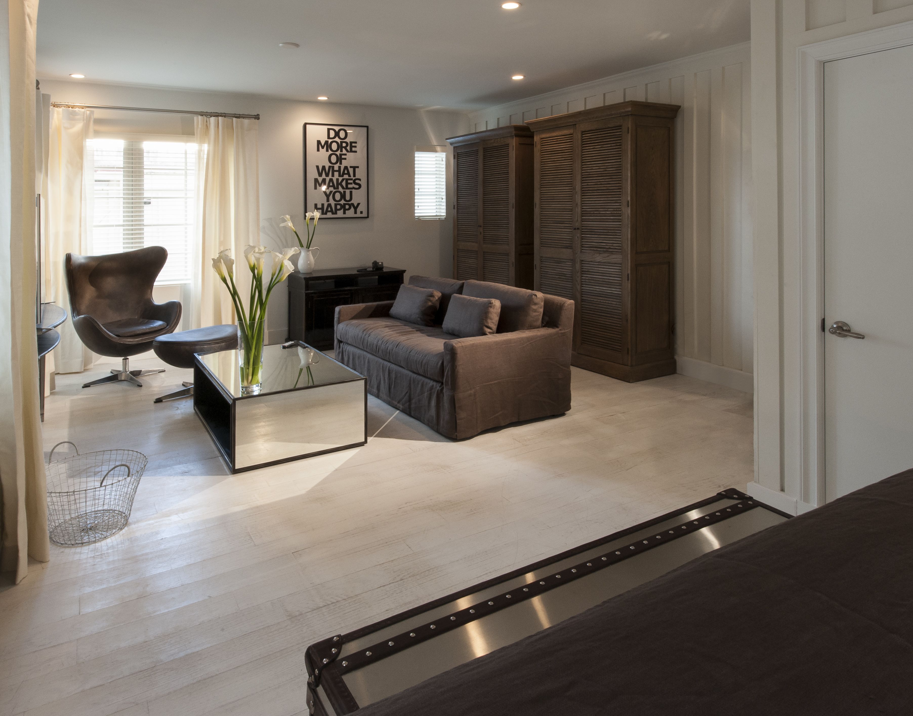 shepley suite | living room | flat-screen tv