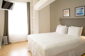 Desk, laptop workspace, free cots/infant beds, rollaway beds - The Herbert Hotel (San Francisco)