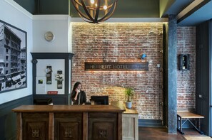 Check-in/check-out kiosk - The Herbert Hotel (San Francisco)