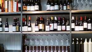 A wine rack with various bottles and glasses. - Trinity Townhouse Hotel (Dublin)