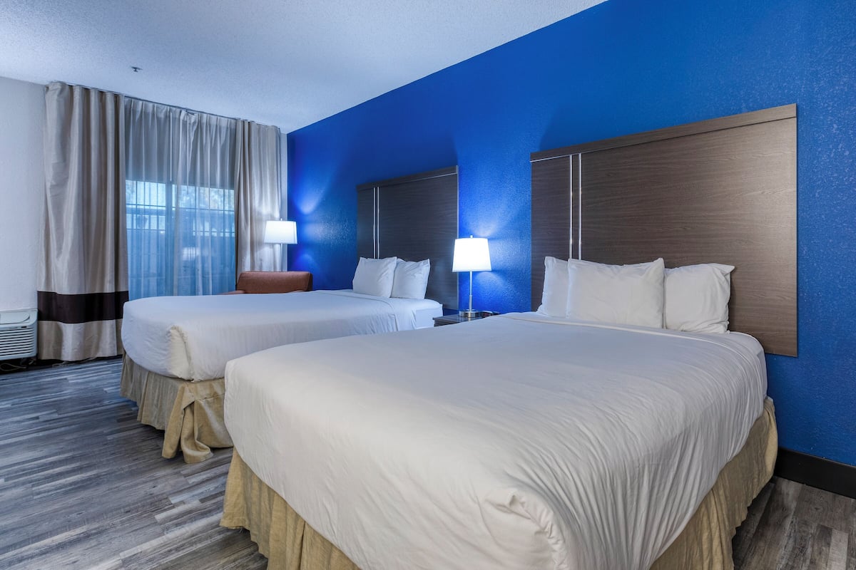 Desk, blackout drapes, iron/ironing board, free WiFi