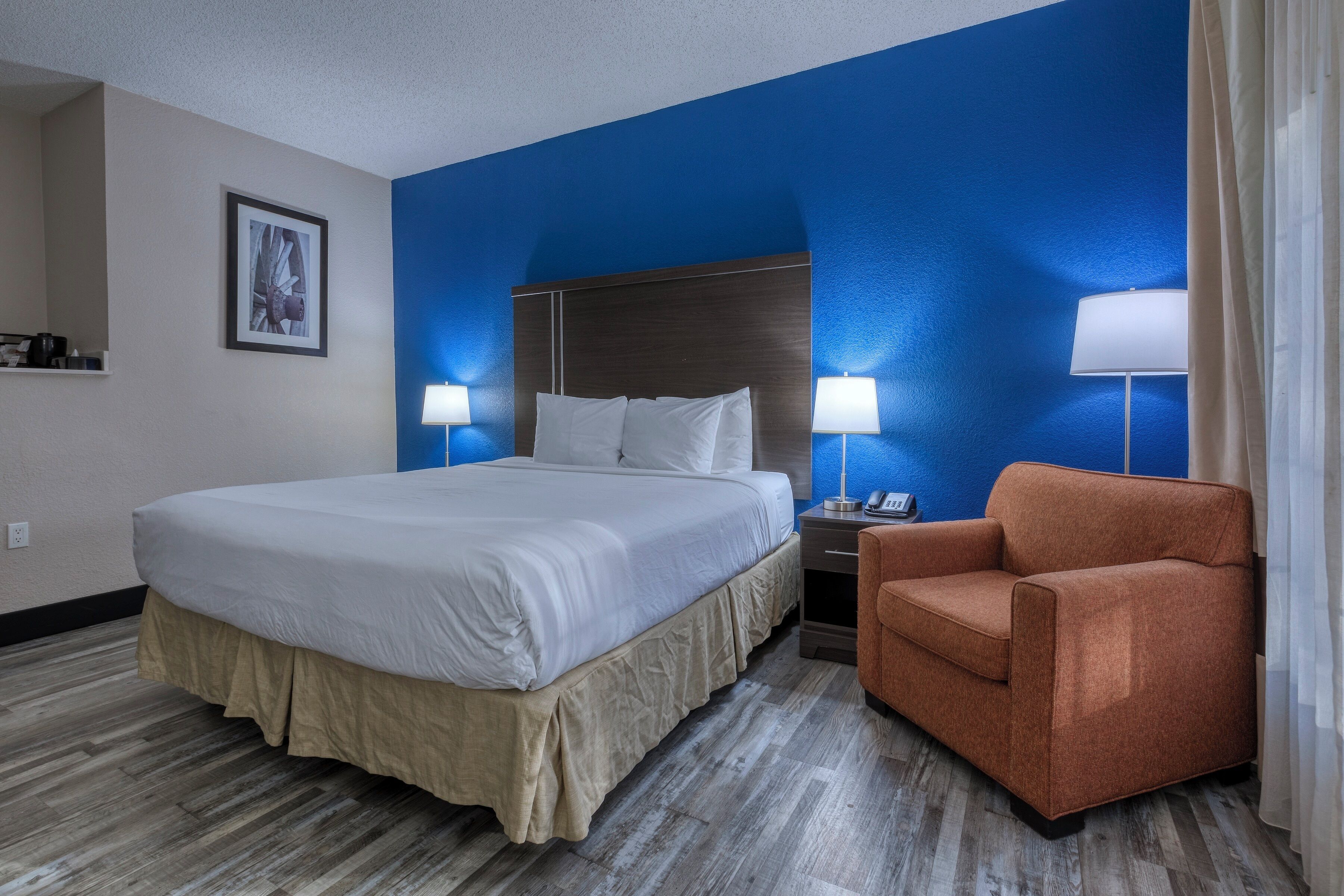 Bureau, rideaux occultants, fer et planche à repasser, Wi-Fi gratuit