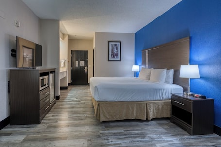 Desk, blackout drapes, iron/ironing board, free WiFi