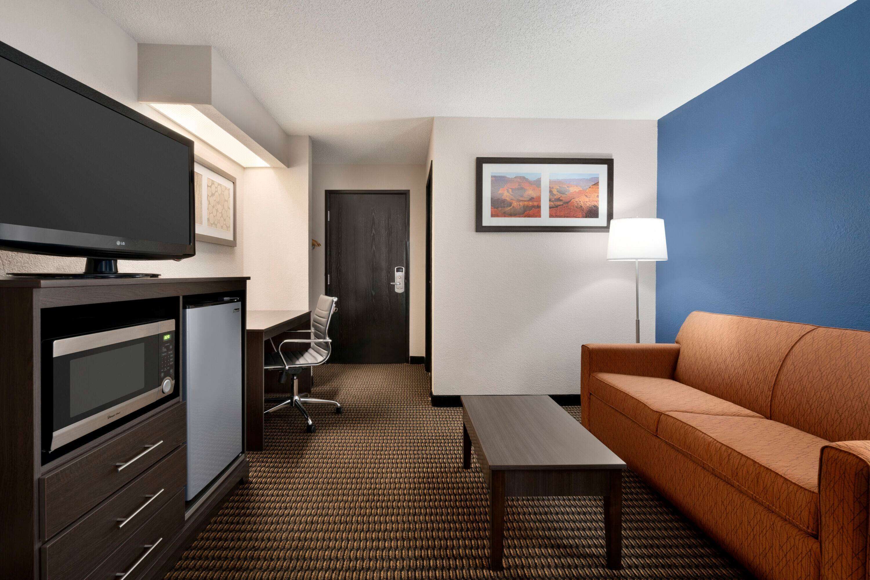 Suite, 1 Queen Bed, Non Smoking (Second Floor) | Desk, blackout curtains, iron/ironing board, free WiFi