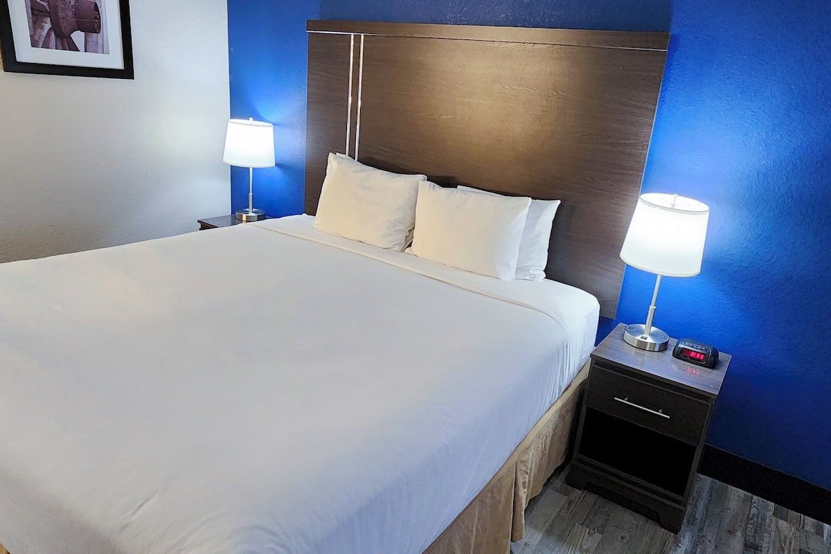 Desk, blackout drapes, iron/ironing board, free WiFi