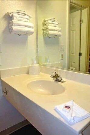 Combinació de dutxa i banyera i tovalloles 