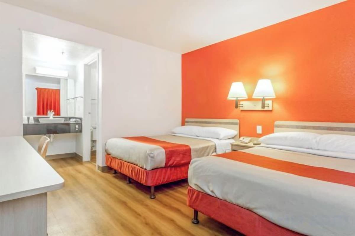 2 Full Beds | Premium, Micfridge