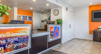 Motel 6 Phoenix, AZ - West