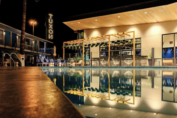 Outdoor pool, pool cabanas (surcharge), pool loungers