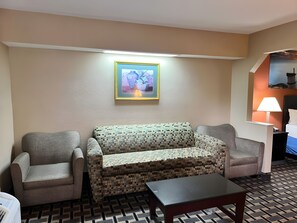Bàn, bàn ủi/dụng cụ ủi quần áo, nôi (giường cho trẻ sơ sinh) miễn phí 