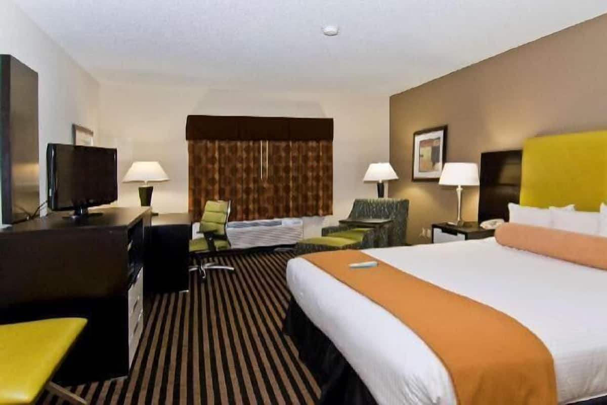 Pillowtop beds, desk, laptop workspace, iron/ironing board
