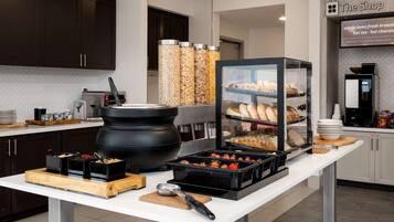 Tägliches Frühstück zum Mitnehmen gegen Gebühr