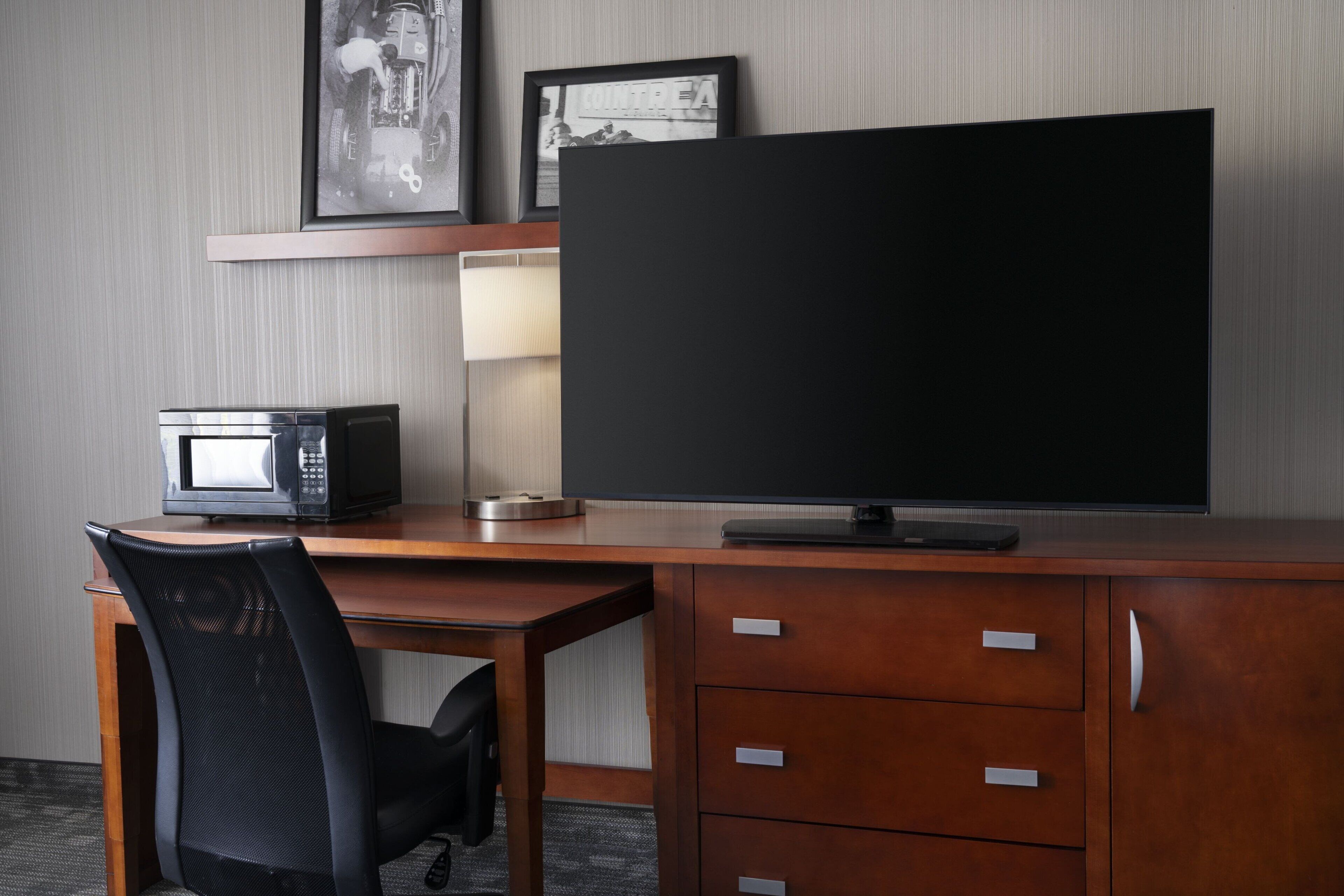 1 bedroom, premium bedding, desk, laptop workspace