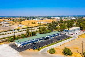Exterior - Days Inn by Wyndham Red Bluff (Red Bluff)