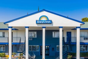 Exterior - Days Inn by Wyndham Red Bluff (Red Bluff)