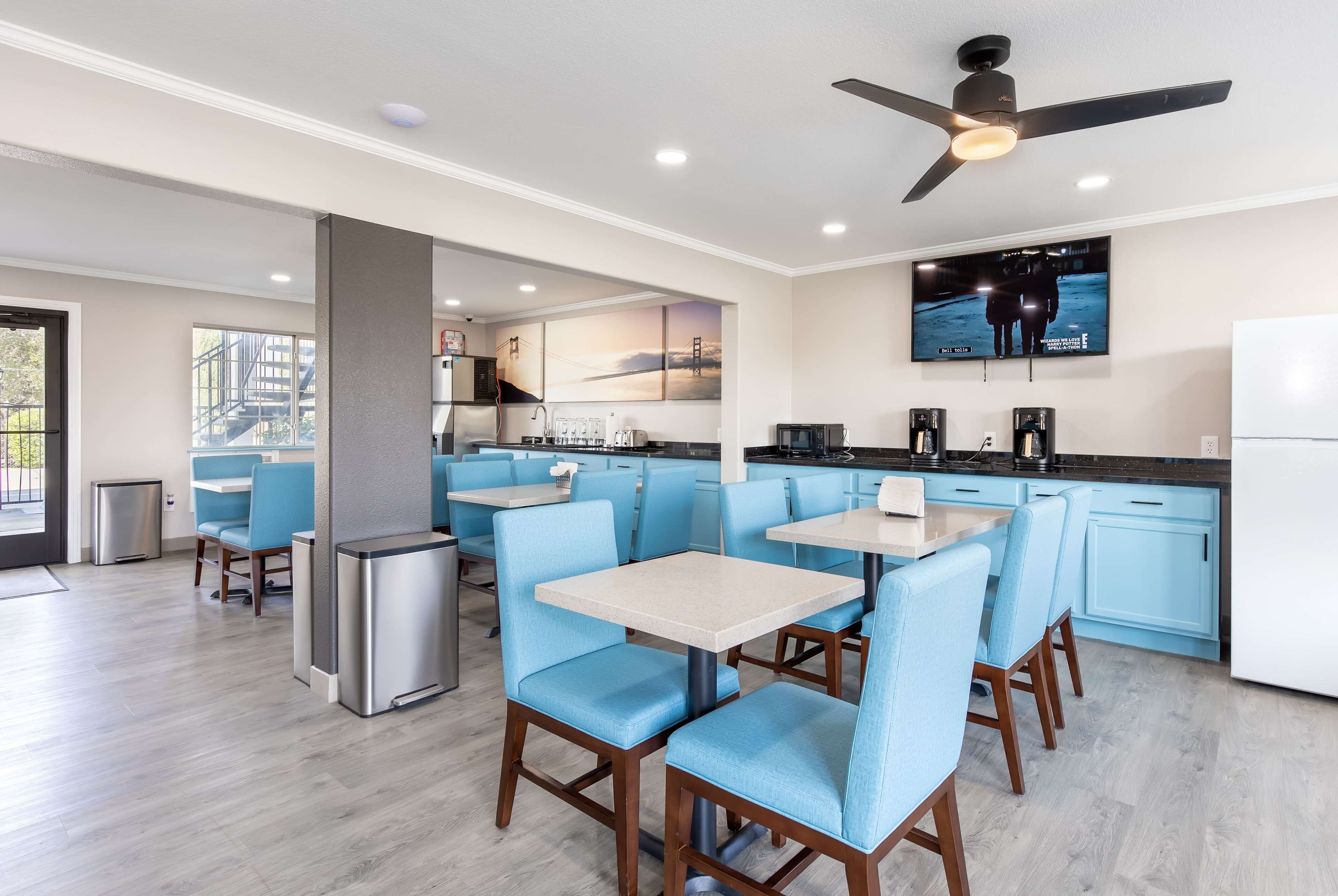 free daily on-the-go breakfast