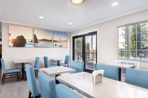 Breakfast area