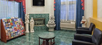 Days Inn & Suites by Wyndham South Gate