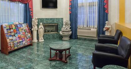 Days Inn & Suites by Wyndham South Gate