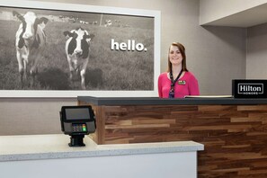 Reception - Hampton Inn Tracy (Tracy)