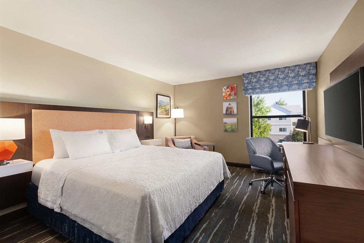 Blackout drapes, iron/ironing board, free WiFi, bed sheets