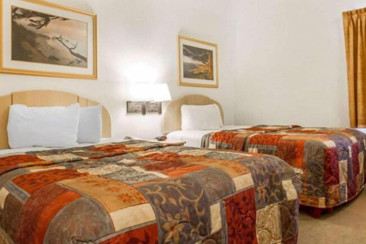 Double Room with Two Double Beds - Disability Access/Non-Smoking