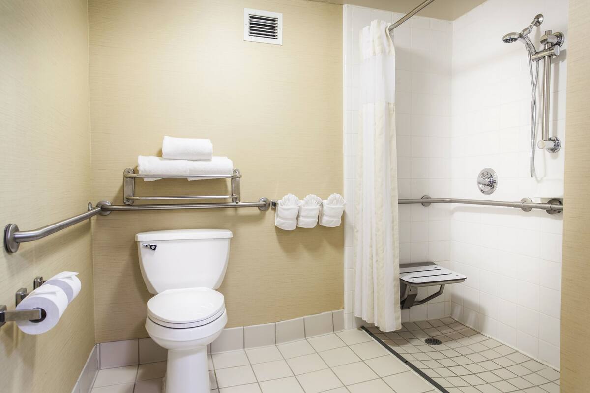 combined shower/bathtub, hydromassage showerhead