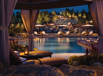 2 outdoor pools, open 8:00 AM to 11:00 PM, pool umbrellas, sun loungers at Omni Interlocken