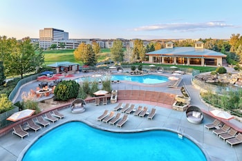 2 outdoor pools, open 8:00 AM to 11:00 PM, pool umbrellas, sun loungers at Omni Interlocken