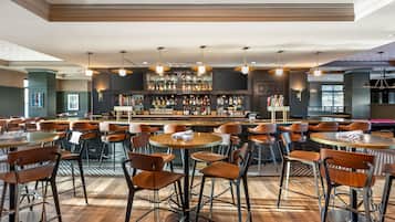 3 restaurants; breakfast, lunch, dinner, and brunch served