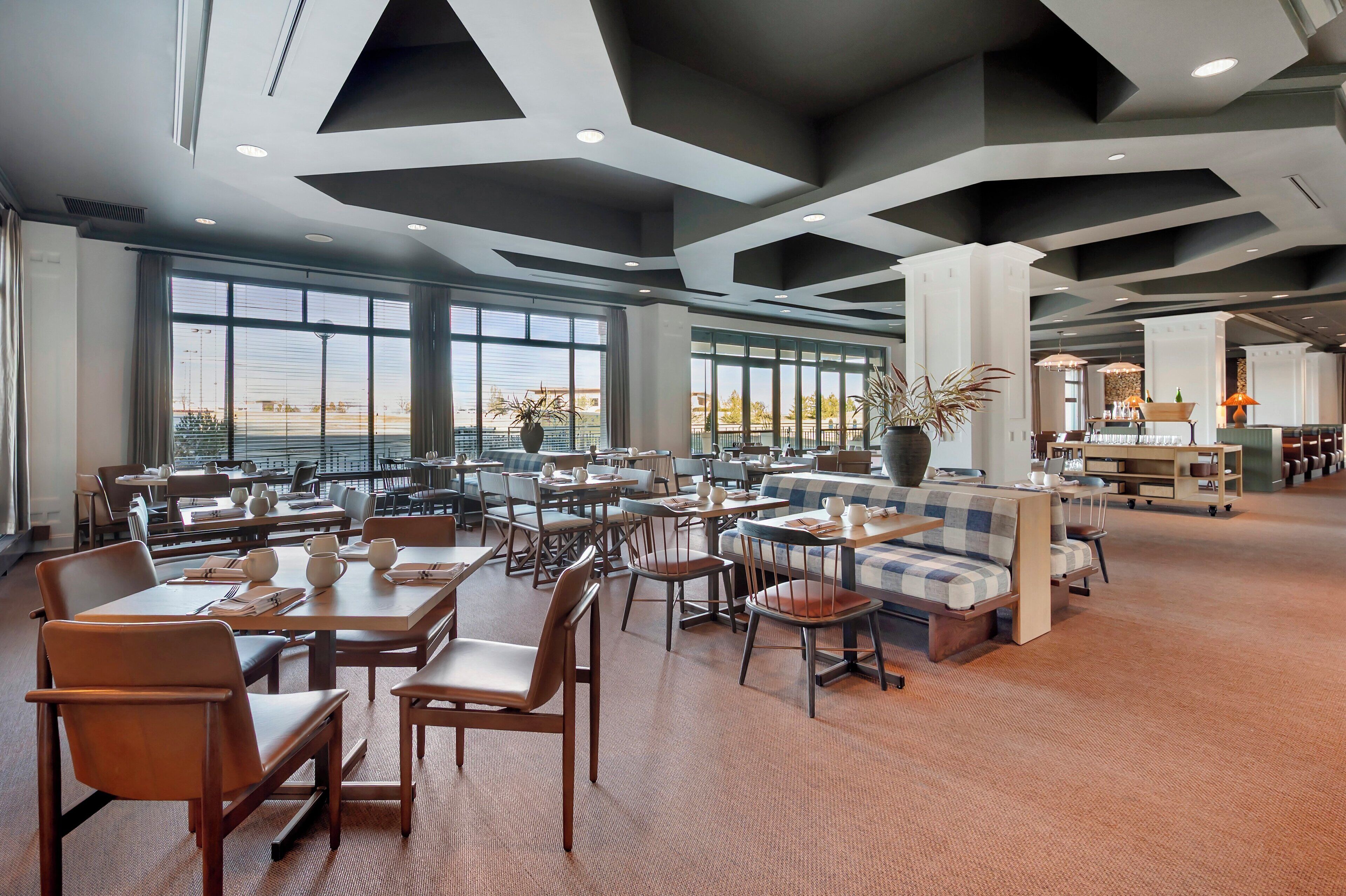 3 restaurants; breakfast, lunch, dinner, and brunch served